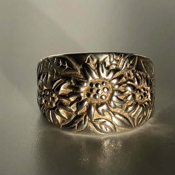 [vintage] Intricate Floral Israeli Sterling Silver Ring - Size 9.5 - Picture 8 of 14
